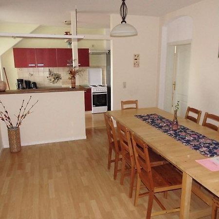 Sehr-Schoene-4-Raum-Maisonette-Fewo-Mit-110Qm-Balkon-Zentral-Preiswert-T7 Δρέσδη Εξωτερικό φωτογραφία