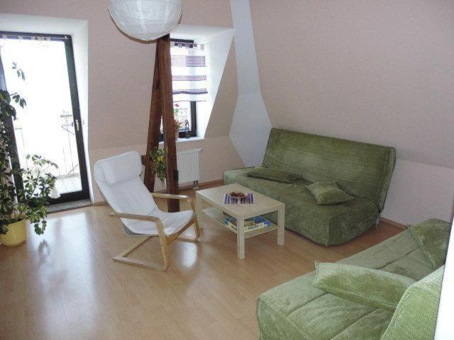 Sehr-Schoene-4-Raum-Maisonette-Fewo-Mit-110Qm-Balkon-Zentral-Preiswert-T7 Δρέσδη Εξωτερικό φωτογραφία